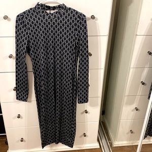 Form fitting long sleeve dress